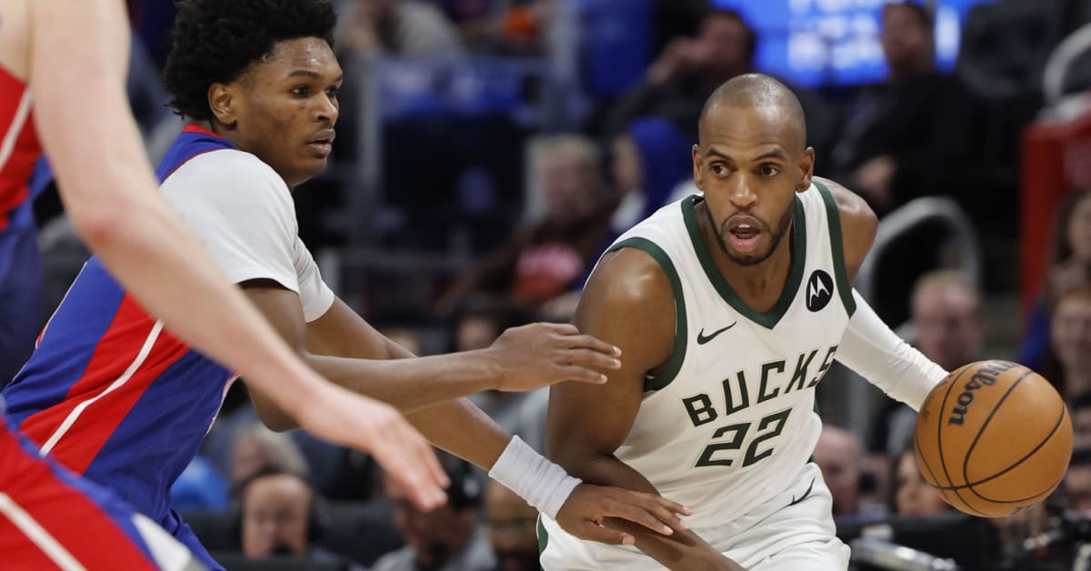 Khris Middleton scores 8 while coming off bench in Bucks win - ESPN